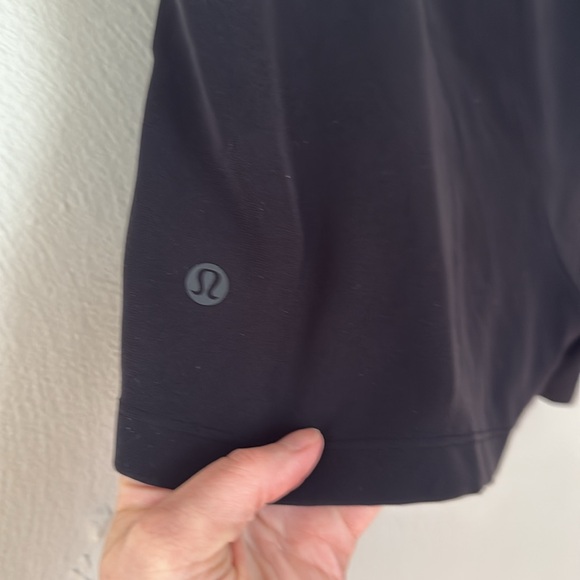 Lululemon On The Fly Women's Black Shorts 6 - Picture 3 of 4